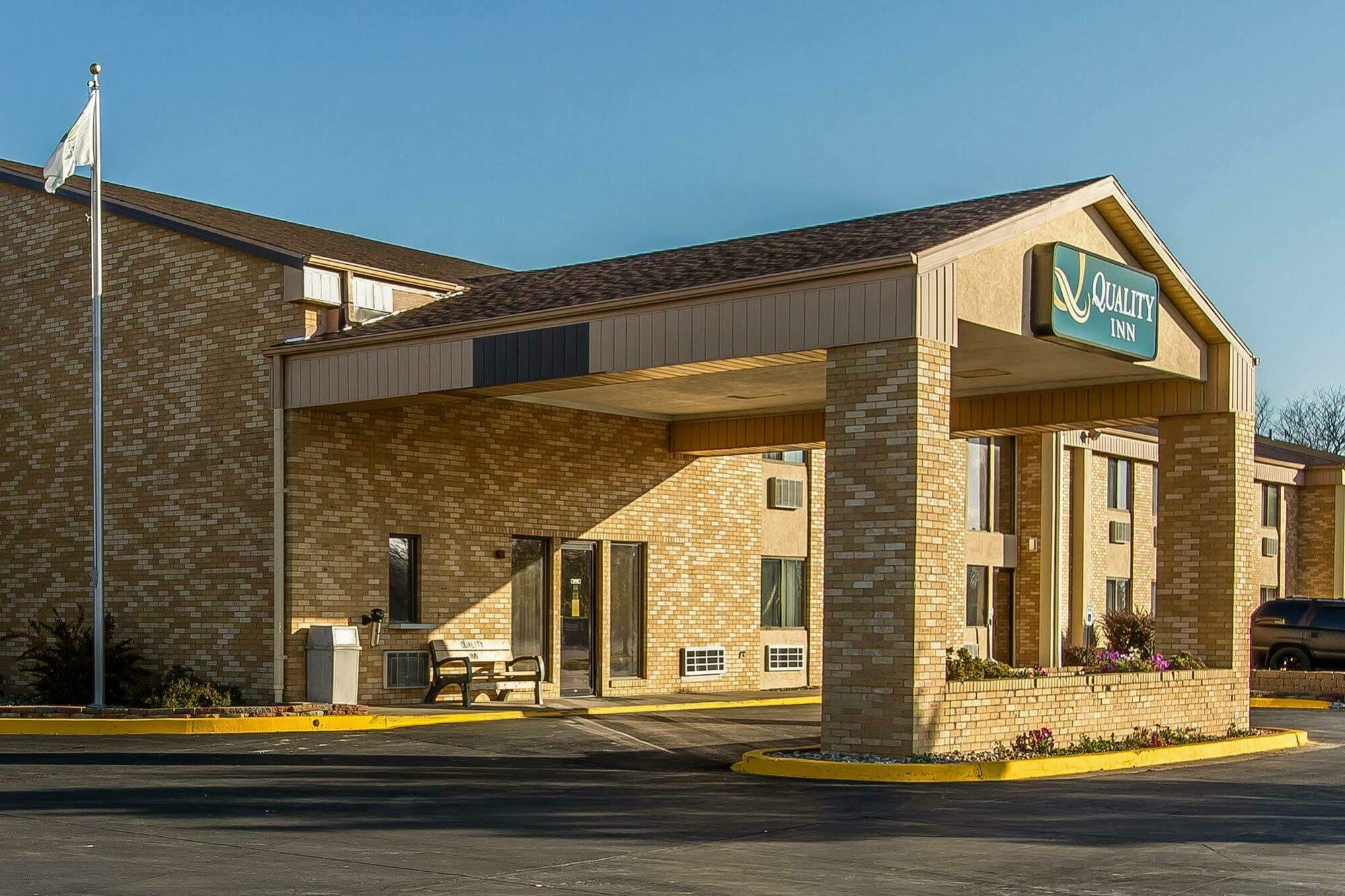 Quality Inn Burlington Near Hwy 34 Eksteriør bilde